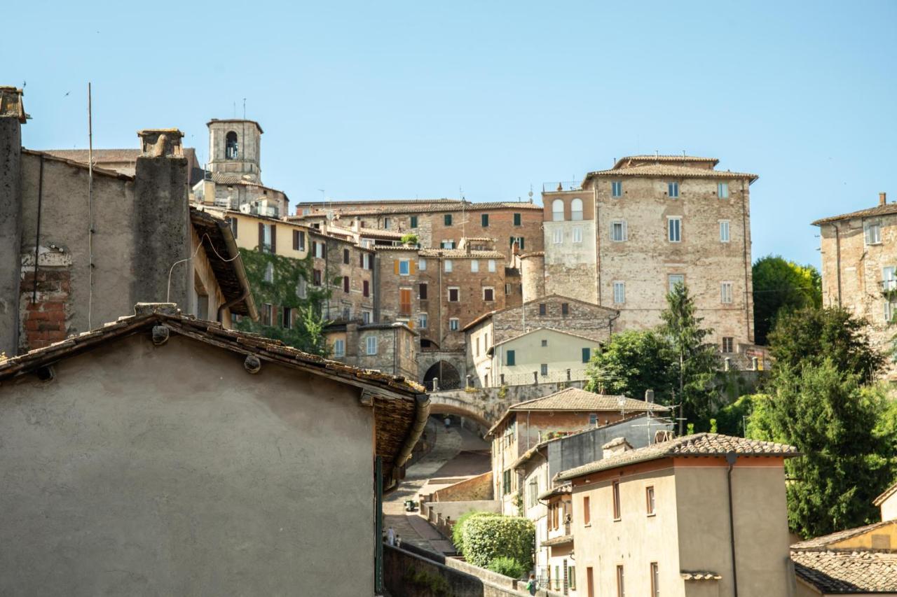 La Conca Apartment: A View On The Roman Aqueduct Perugia Eksteriør billede