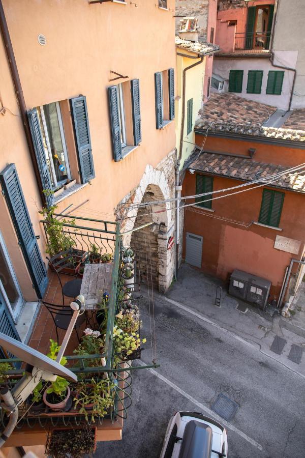 La Conca Apartment: A View On The Roman Aqueduct Perugia Eksteriør billede