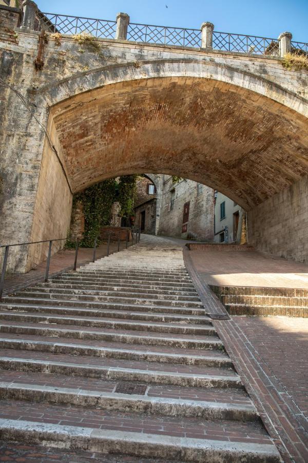 La Conca Apartment: A View On The Roman Aqueduct Perugia Eksteriør billede