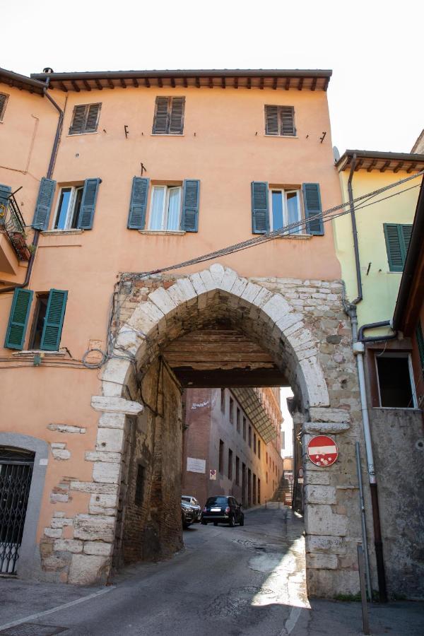 La Conca Apartment: A View On The Roman Aqueduct Perugia Eksteriør billede